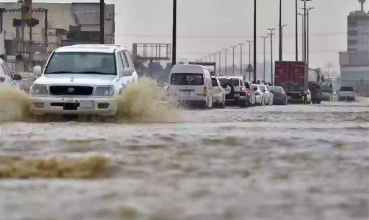 تحذيرات من الدفاع المدني بتوخي الحذر من حالة الطقس في 3 مناطق