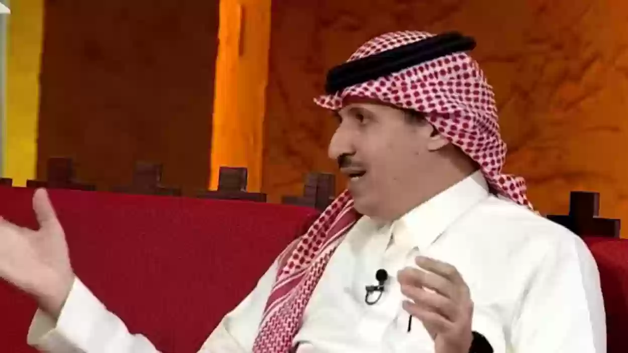 الزهراني يعلق على هجوم لاعب الشباب السابق على ناديه