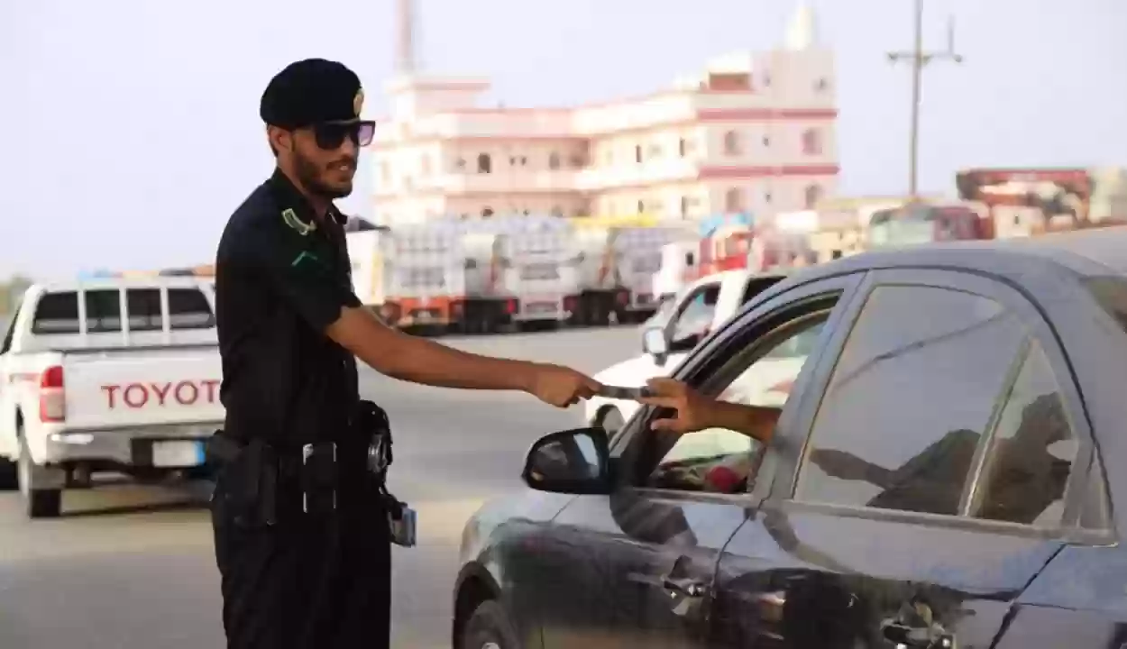 هل وقوف السيارة أمام المنزل الشخصي مخالفة مرورية؟ المرور السعودية يُجيب عبر تويتر