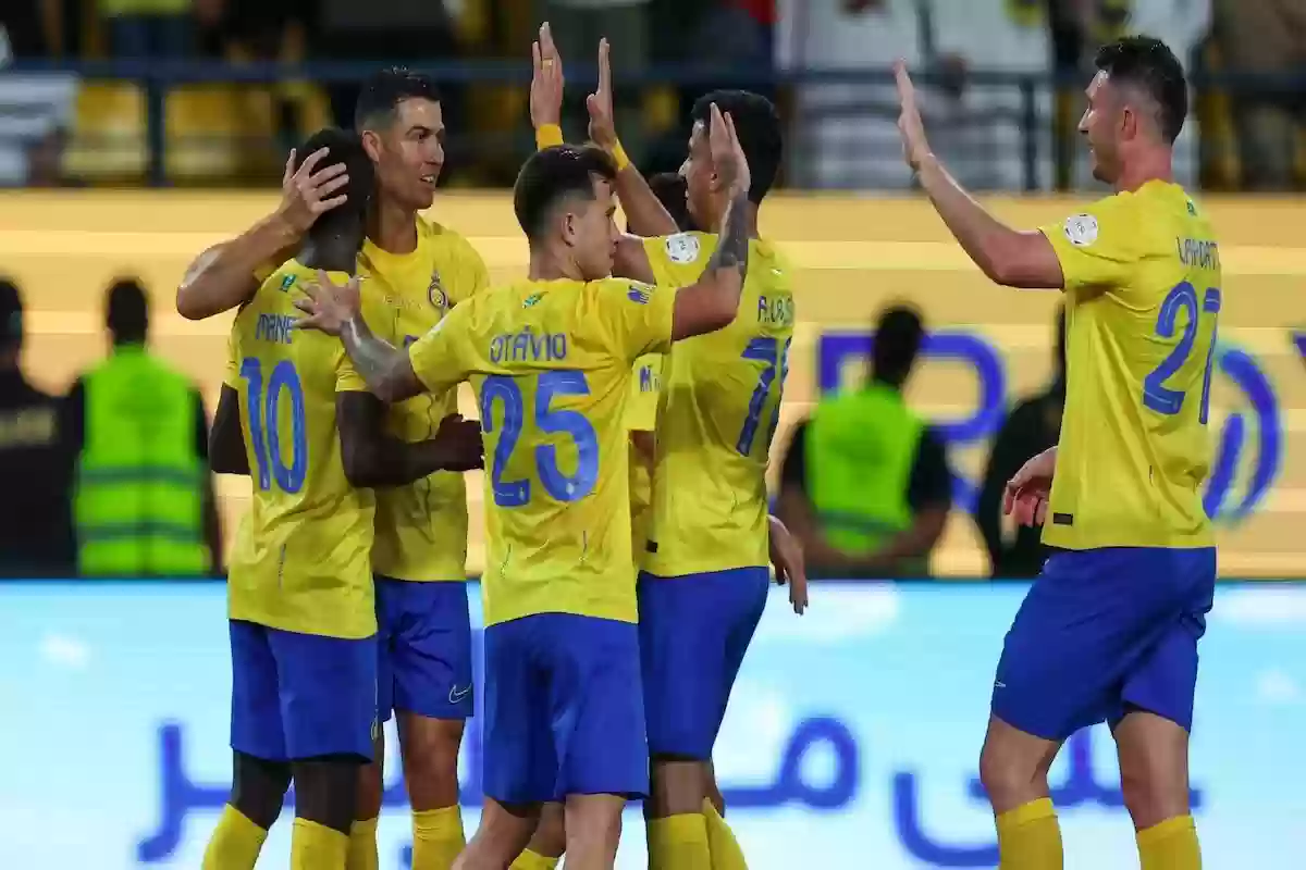 أسطورة النصر يطالب الجماهير بالتماسك والوقوف مع الفريق