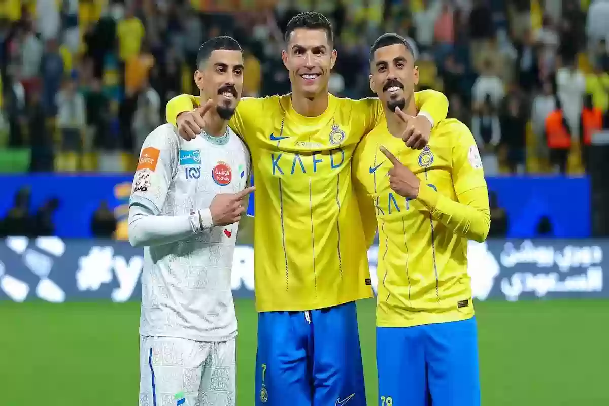 لاعبي الشباب والفتح على ردار النصر